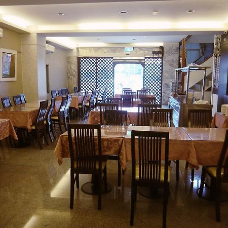 E Moon Hotel Тайджун Екстериор снимка