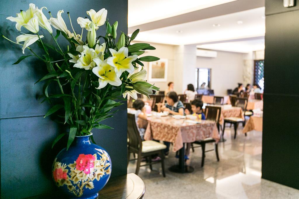 E Moon Hotel Тайджун Екстериор снимка