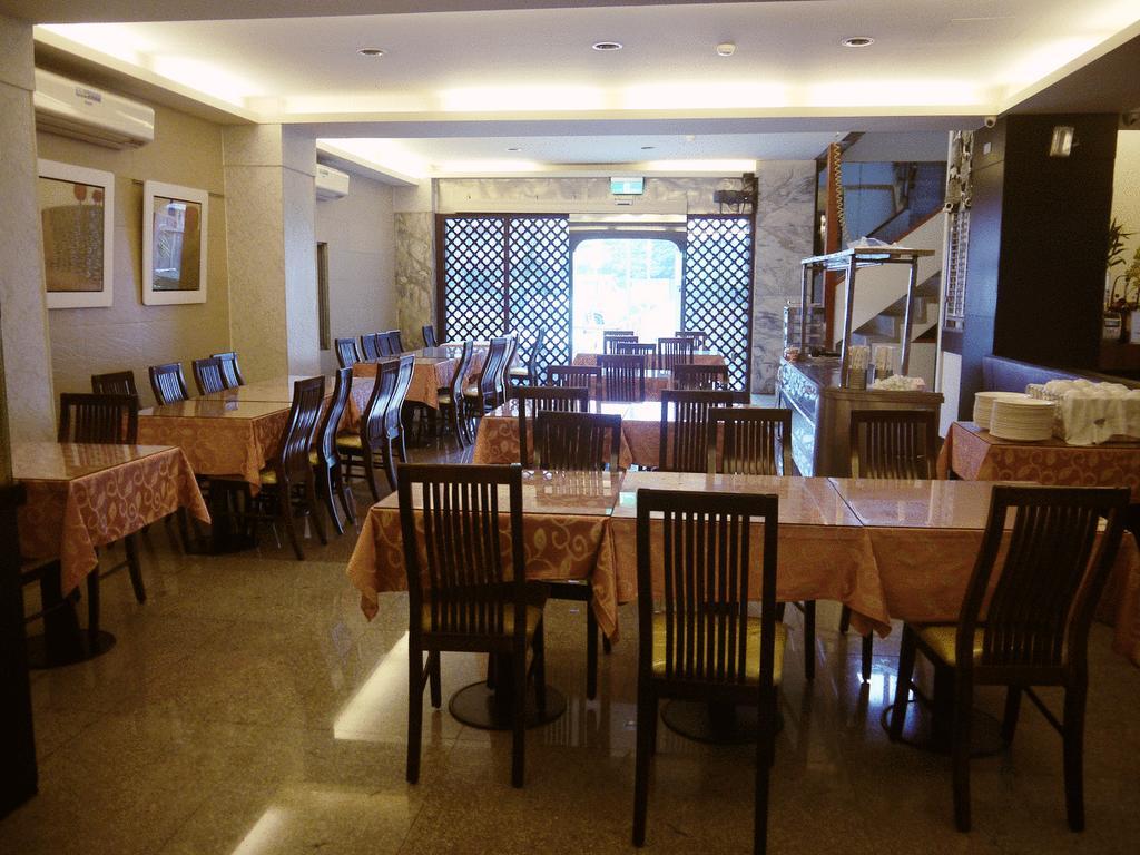 E Moon Hotel Тайджун Екстериор снимка