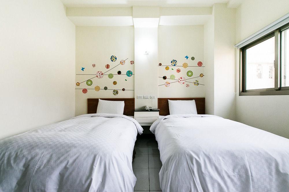 E Moon Hotel Тайджун Екстериор снимка