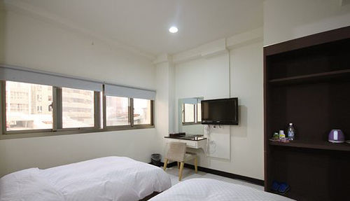 E Moon Hotel Тайджун Екстериор снимка