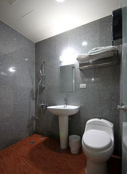 E Moon Hotel Тайджун Екстериор снимка