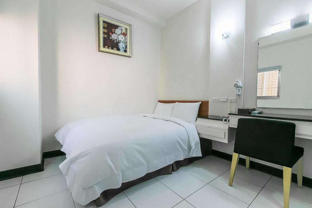 E Moon Hotel Тайджун Екстериор снимка